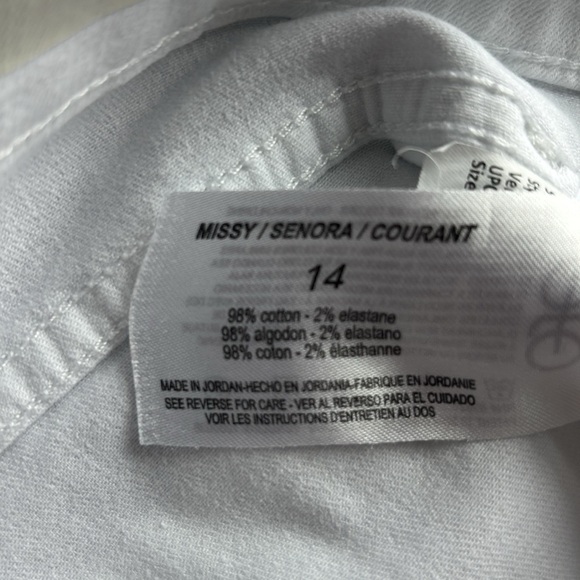 Code Bleu Classic Denim Capri in White Size 14 EUC - Picture 9 of 9